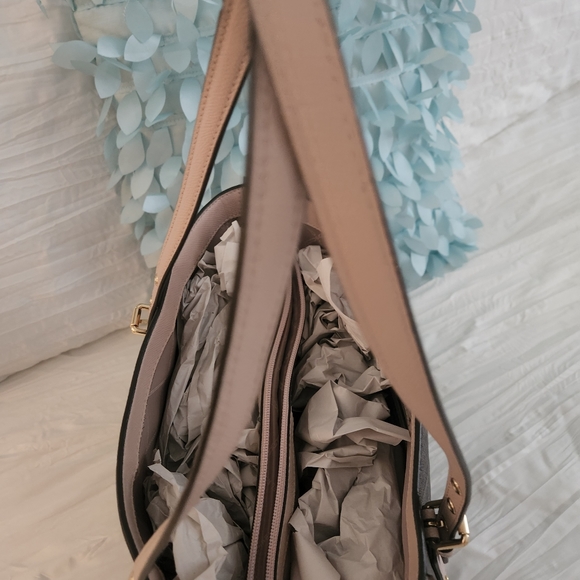 Michael kors tote handbag - Picture 6 of 6